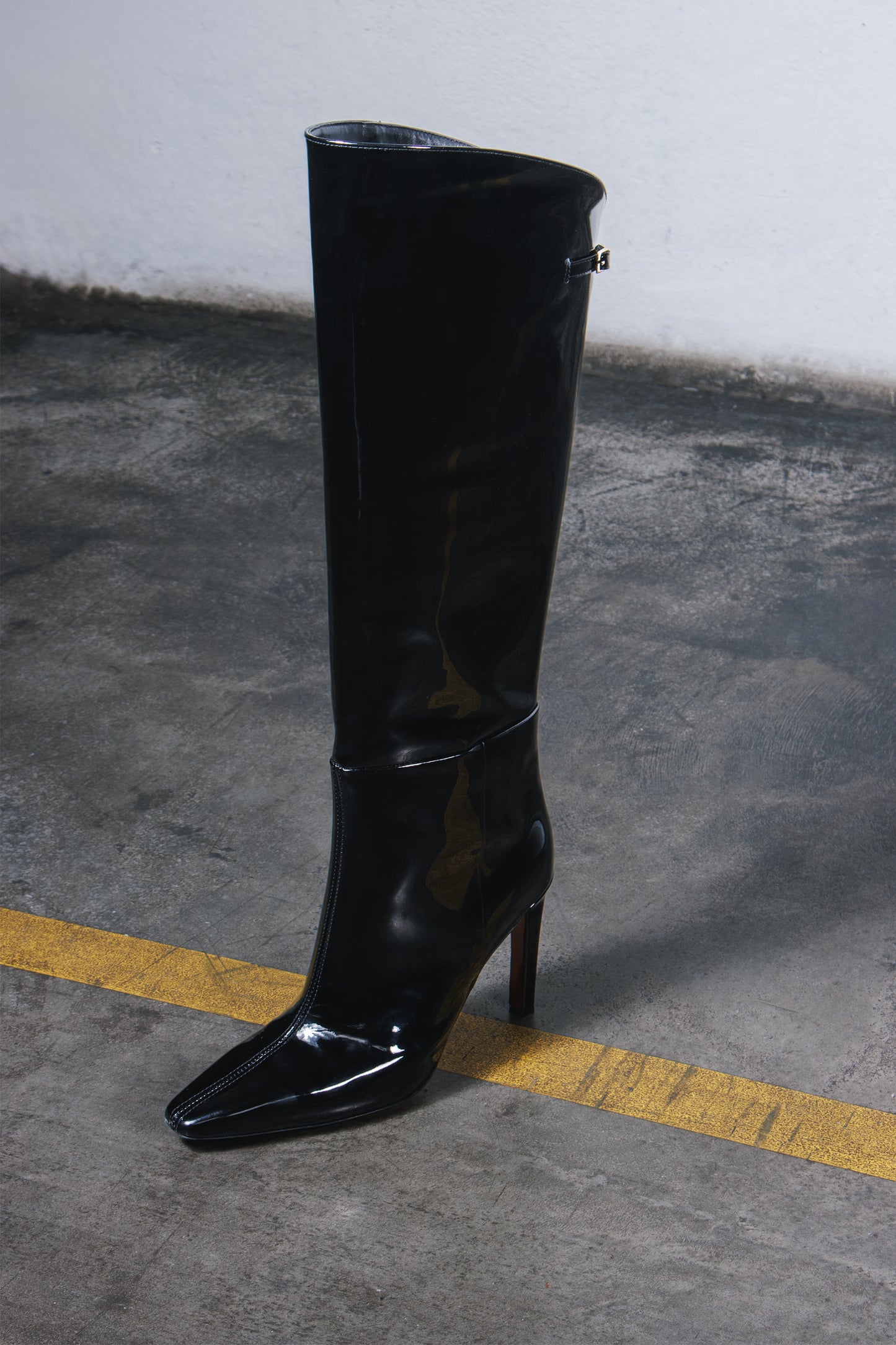 SARA BOOT IN BLACK PATENT LEATHER