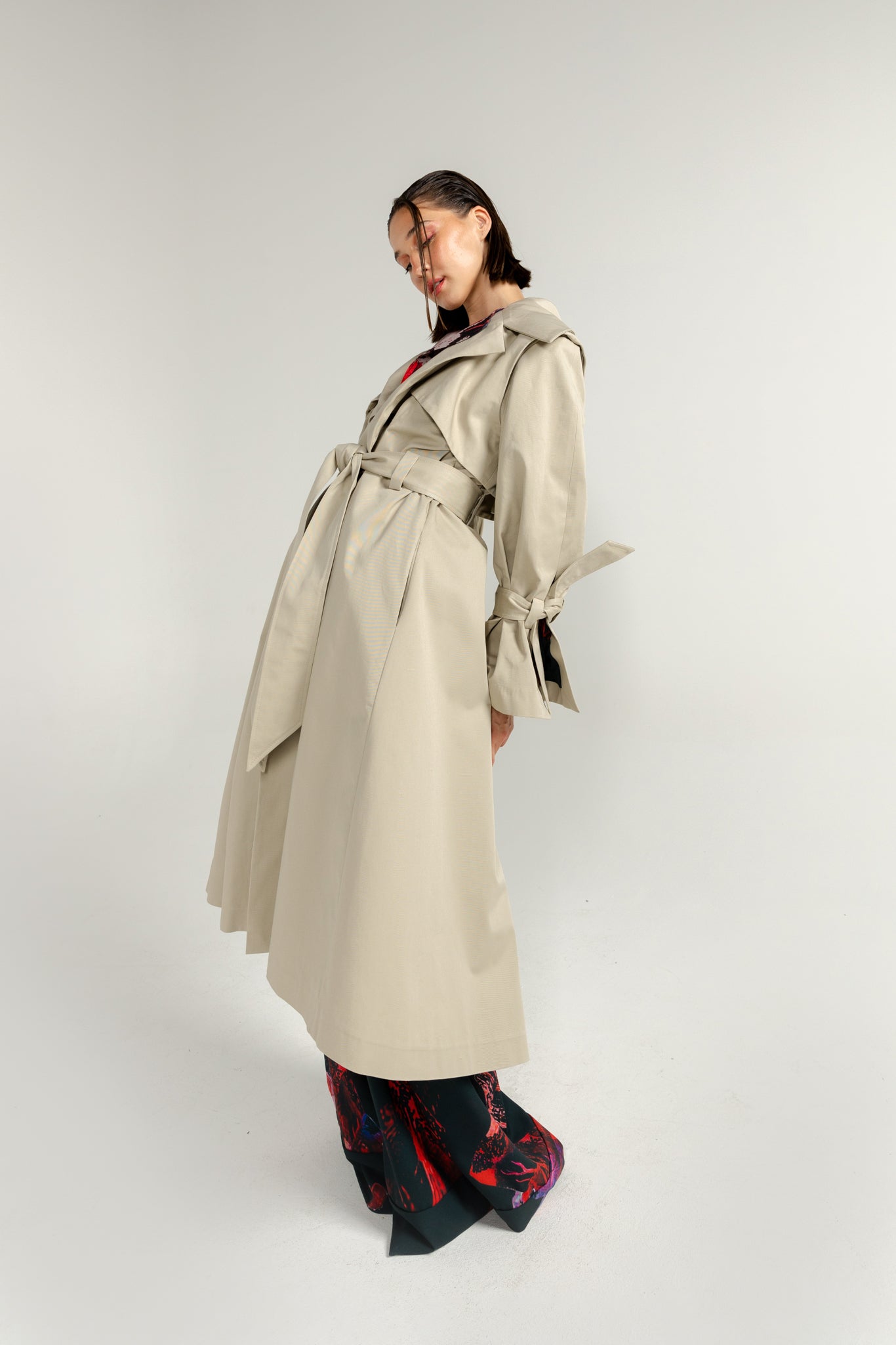 ESSENTIAL TRENCH COAT 01
