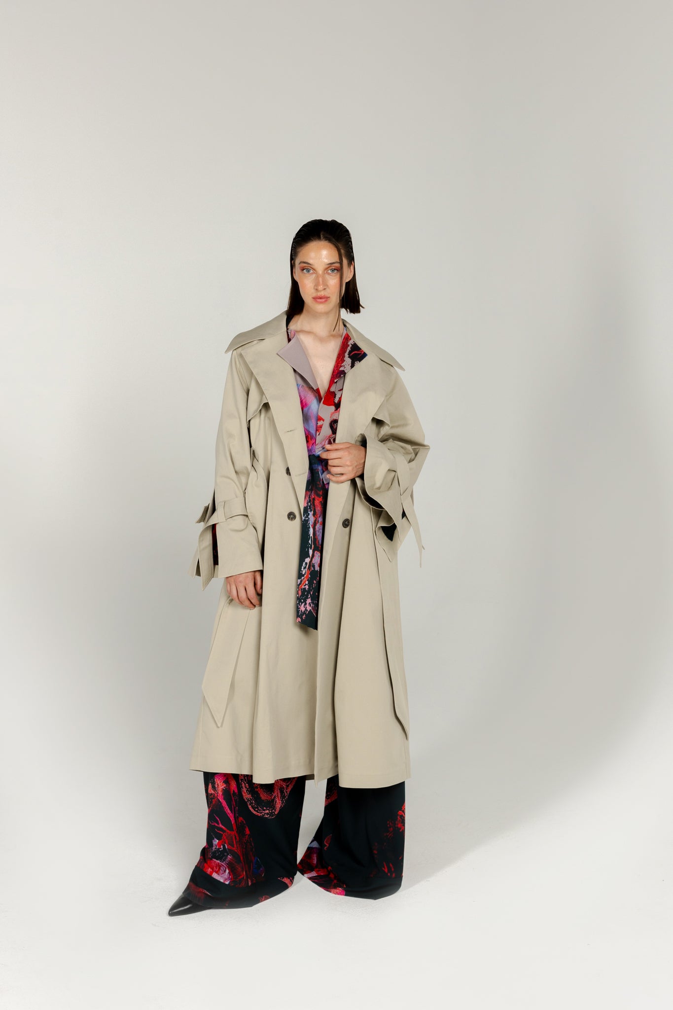 ESSENTIAL TRENCH COAT 01