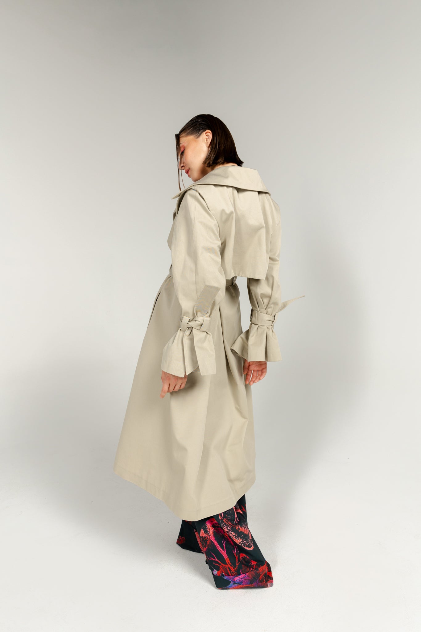 ESSENTIAL TRENCH COAT 01