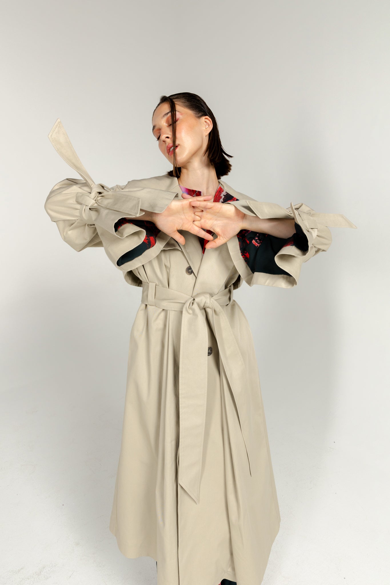 ESSENTIAL TRENCH COAT 01