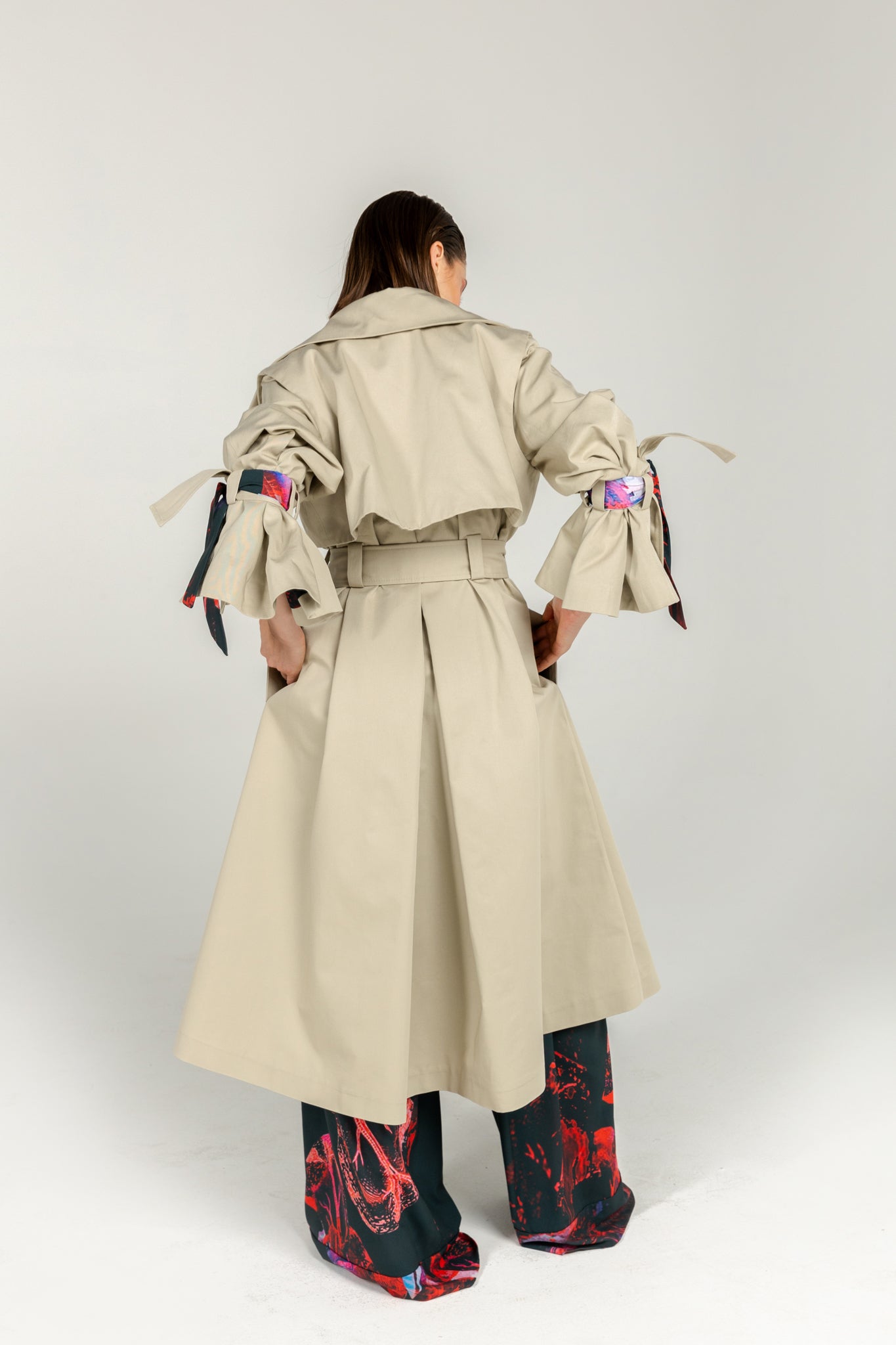 ESSENTIAL TRENCH COAT 01